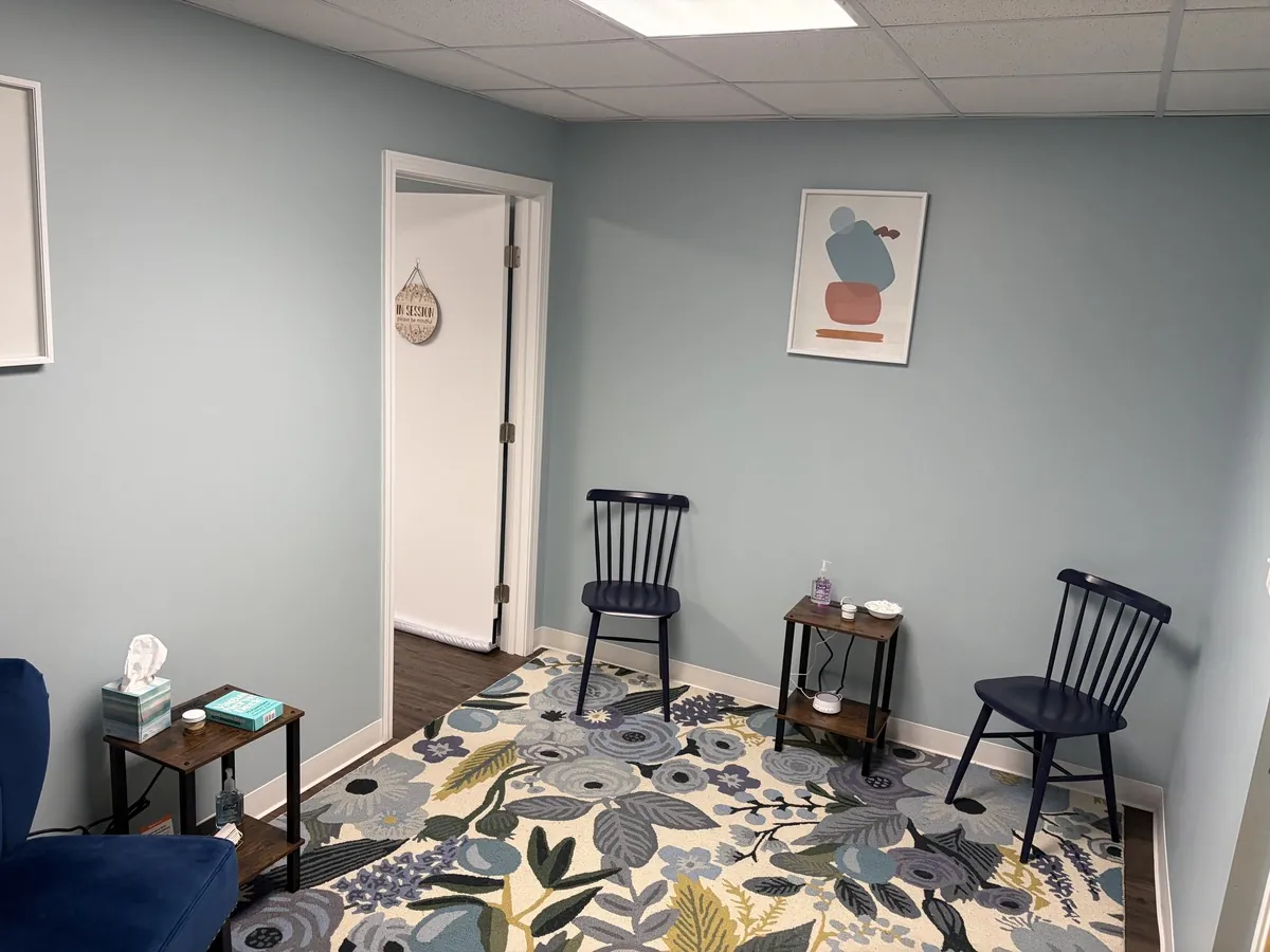 Waiting room at Smither Psychiatry, Louisville psychiatric practice, with floral rug and artwork